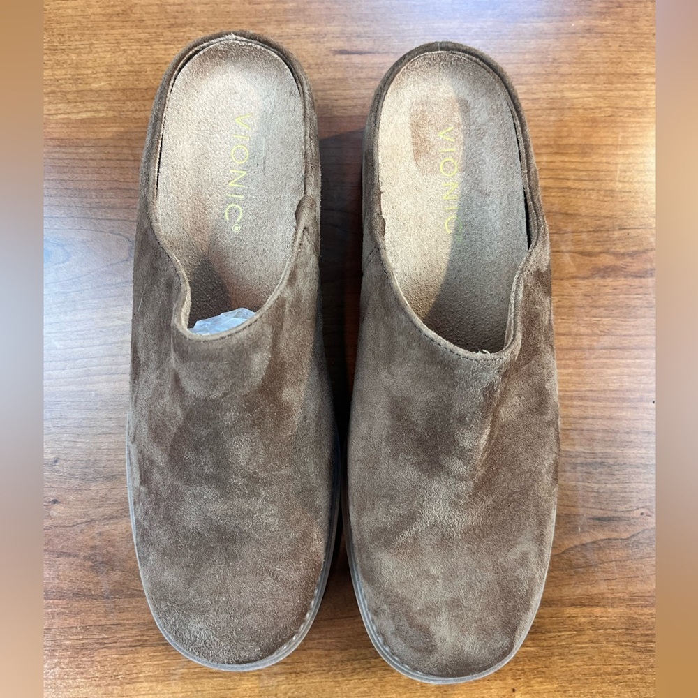Vionic Fairfax Suede Tan Slip On Mules Clogs Sz 7.5 Lug Soles Orthopedic Insoles - Picture 2 of 15
